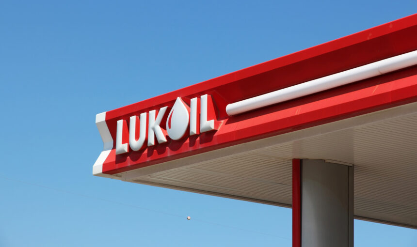 Lukoil își intensifică strategiile pe piața internațională; Carlyle colaborează cu Goldman Sachs pentru gestionarea ofertei sale 1 accelereaza cursa pentru portofoliul international al lukoil carlyle a angajat goldman sachs pentru a se ocupa de oferta sa 6943d8ad66ef0