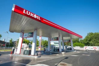 guvernul vrea sa puna sub supraveghere extinsa afacerile lukoil din romania 6939dbee77618 1
