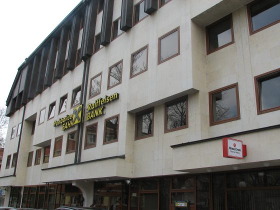 Raiffeisen Bank România lansează o nouă emisiune de obligațiuni în lei, în valoare totală de 637,2 milioane lei 1 raiffeisen bank romania a emis o noua serie de obligatiuni denominate in lei in valoare de 6372 milioane de lei 69490db864793