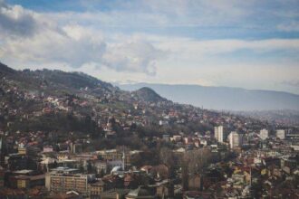 sarajevo impune restrictii de trafic dupa ce a fost clasat drept cel mai poluat oras din lume 69451eeb8d2ab