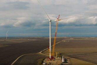 suedezii de la ox2 foarte activi la noi in tara termina primul lor parc eolian din romania au montat ultima turbina video 69427e26ef798