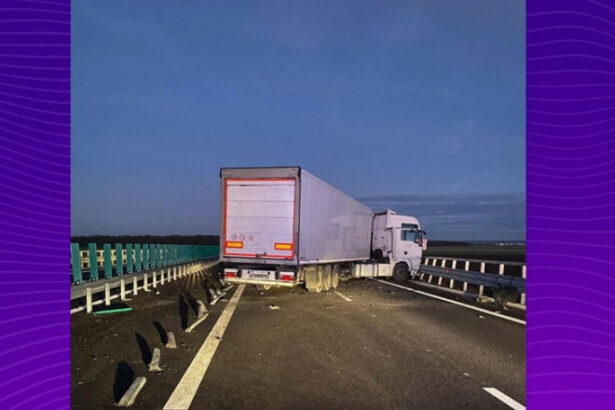 trafic blocat pe drumul expres craiova pitesti dupa ce un tir a lovit parapetul si a ramas blocat 693a8712d037b 1