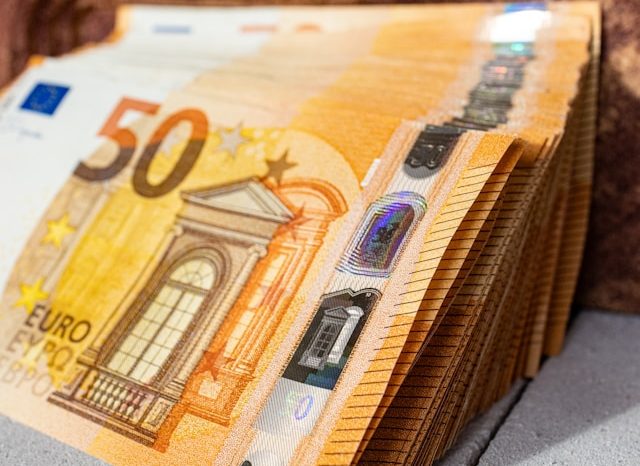 Se transformă cu adevărat banii? Afirmația unui lider european de rang înalt 1 chiar se schimba banii declaratia unui inalt oficial din europa 695cf2b0a999f