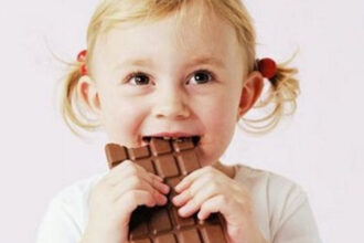 marea britanie va interzice reclamele la produsele de tip junk food in timpul zilei pentru a combate obezitatea infantila 6957525d6eb4e