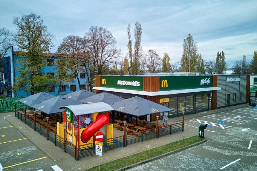 McDonald's a primit o sancțiune în România din cauza infiltrării hackerilor în sistemul său informatic, care le-a permis accesul la informații personale 1 mcdonalds a fost amendat in romania dupa ce hackerii i au penetrat sistemul informatic si au accesat date cu caracter personal 69669b19c59ad