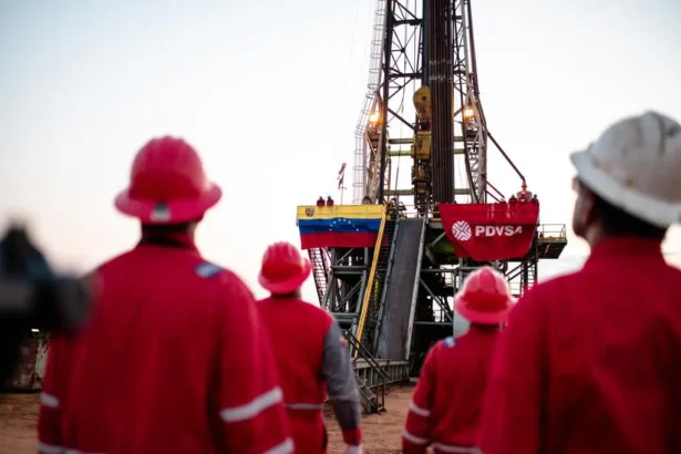 trump anunta investitii de cel putin 100 de miliarde de dolari in companiile petroliere americane in venezuela 6960fd1e81b29