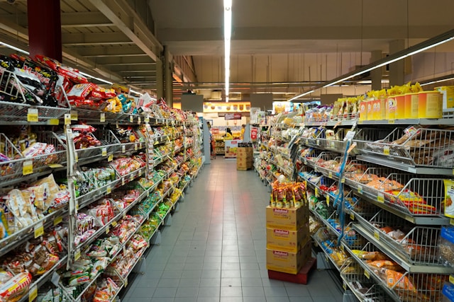 România înregistrează o scădere a consumului: vânzările cu amănuntul au scăzut cu 2% în 2025 comparativ cu anul precedent 1 consumul s a redus in romania vanzarile cu amanuntul au scazut cu 2 in 2025 fata de 2024 69883c030ad3e