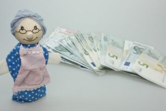 metoda prin care pot avea o pensie mai mare peste 83 milioane de romani un fost ministru propune fondurile private sa plaseze banii in functie de varsta participantului 6994d03f2149d