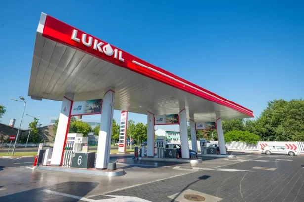 oficial guvernul a introdus supravegherea extinsa pentu rafinaria petrotel benzinariile lukoil si perimetrul offshore trident 698e3bdc40564