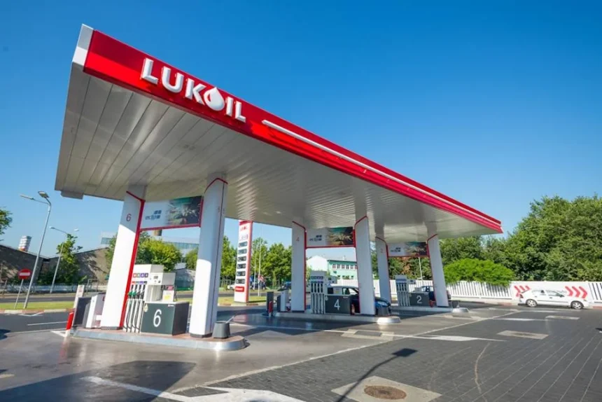 Guvernul implementează un control amplificat asupra rafinăriei Petrotel, stațiilor Lukoil și zonei offshore Trident 1 oficial guvernul a introdus supravegherea extinsa pentu rafinaria petrotel benzinariile lukoil si perimetrul offshore trident 698e3bdc40564