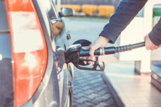 bogdan ivan propune doua variante pentru scaderea pretului carburantului ministrul energiei anunta sedinta de lucru luni 69c975167bcfe