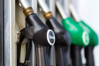 carburantii s au scumpit din nou azi benzina a sarit de pragul de 9 lei litrul motorina se apropie rapid de 10 lei 69be410ab1eb0