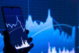 etoro bitcoin ramane sub pragul de 74 000 de dolari 69b84f0d43535