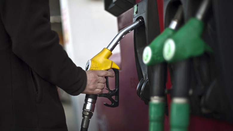 Un nou plan pentru scăderea prețurilor la benzină: coaliția analizează impozitarea companiilor cu profituri excesive 1 nou scenariu privind reducerea pretului la pompa coalitia a discutat taxarea suplimentara a companiilor care fac supraprofit surse 69caa5c7d25fc