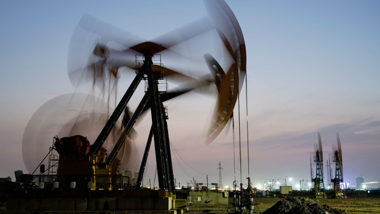 pretul petrolului a depasit 100 de dolari pe baril pentru prima data in ultimii patru ani 69ae5905894c9
