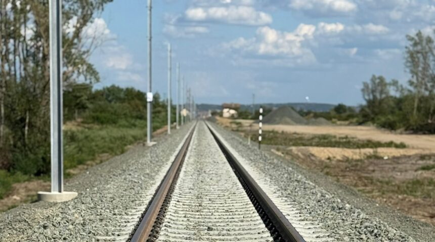 Tren metropolitan în Cluj-Napoca: propuneri din România, Polonia și Kazahstan pentru modernizarea a 50 km de cale ferată 1 tren metropolitan cluj napoca oferte din romania polonia si kazahstan pentru inlocuirea de sine pe 50 km de cale ferata 69a5c82f9cdd0