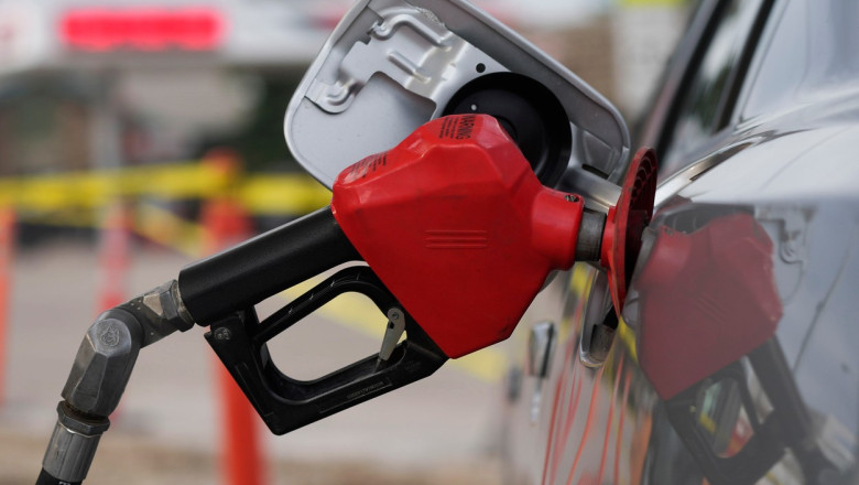 Cristian Păun analizează creșterea prețurilor la carburanți: „Limitarea profitului este doar o iluzie. Adevărata problemă este deficitul de combustibil” 1 video cristian paun despre scumpirea carburantilor plafonarea adaosului este praf in ochi problema reala este lipsa de carburant 69c5484c1effa