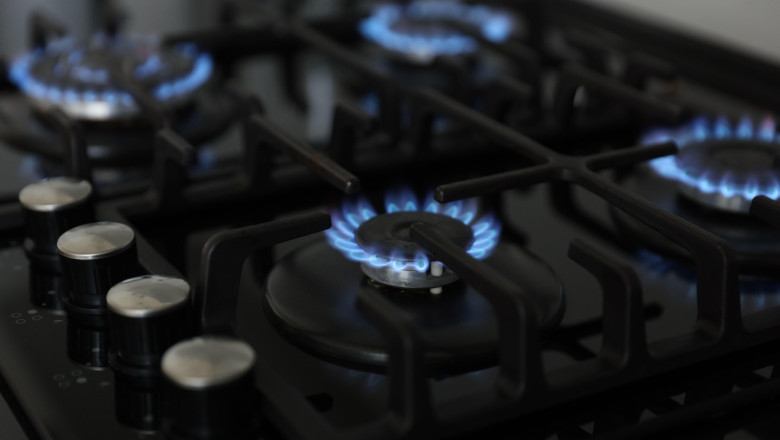 Romgaz își amână lansarea pe piața consumatorilor până în 2027, în ciuda promisiunilor de oferte din primăvară. Aspectele au fost tratate dintr-o perspectivă politică 1 video romgaz amana intrarea pe piata pentru populatie pana in 2027 desi promitea oferte din primavara lucrurile au fost abordate politic 69c8e86e70d2a