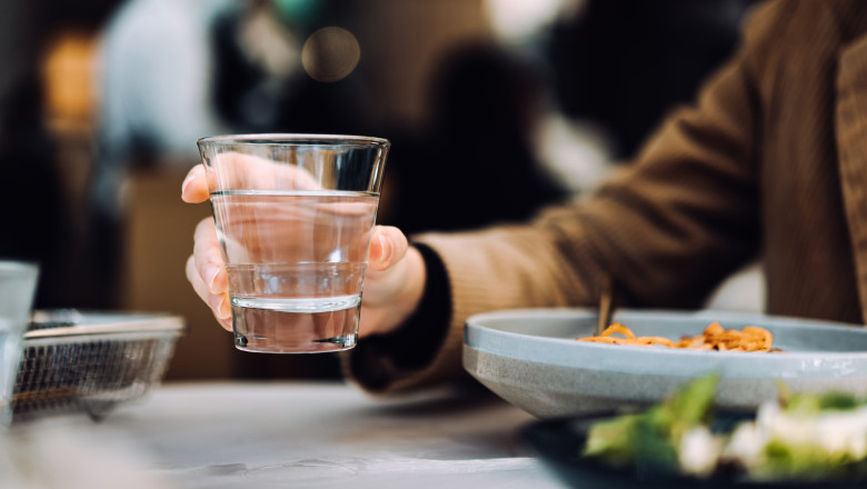 apa nu este un lux este un drept proiect de lege pentru ca restaurantele sa ofere gratuit clientilor apa potabila de la robinet 6a3cf3699806b