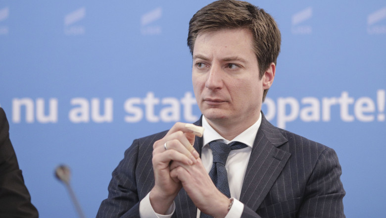 Andrei Caramitru își exprimă îndoielile privind recuperarea fondurilor de către români după amenzile aplicate băncilor de către Consiliul Concurenței: „Sigur, ne așteaptă doi ani de recesiune” 1 exclusiv andrei caramitru e sceptic ca romanii isi vor recupera banii dupa sanctionarea bancilor de catre cc garantat doi ani de recesiune 6a2983a1e8413