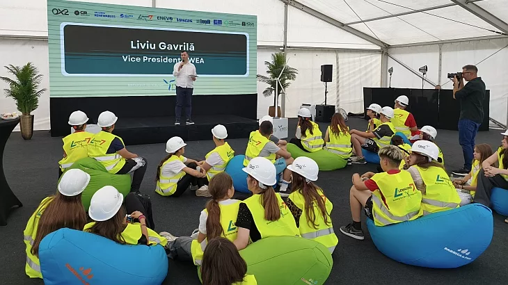 O nouă eră a energiei eoliene: Green Breeze și Ansthall strălucesc la Zilele Porților Deschise în domeniul eolian 2026 1 noul val eolian prinde contur green breeze si ansthall in prim plan la wind open day 2026 6a33ba58d4201