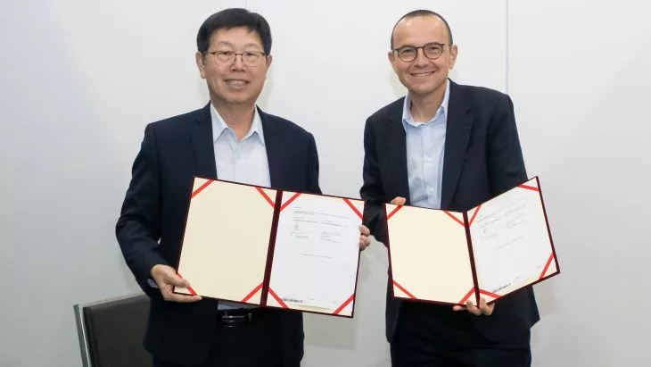 schneider electric si hon hai technology semneaza un parteneriat pentru accelerarea dezvoltarii centrelor de date ai 6a326b19176e9